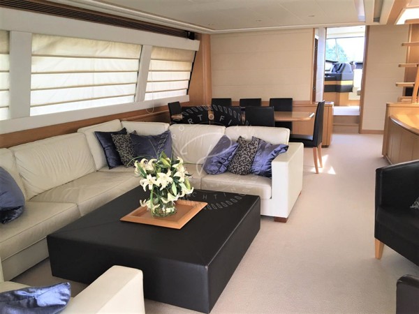 2009 FERRETTI YACHTS 830