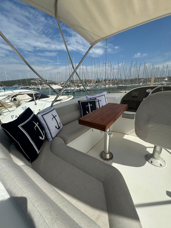 2010 BENETEAU SWIFT TRAWLER 42