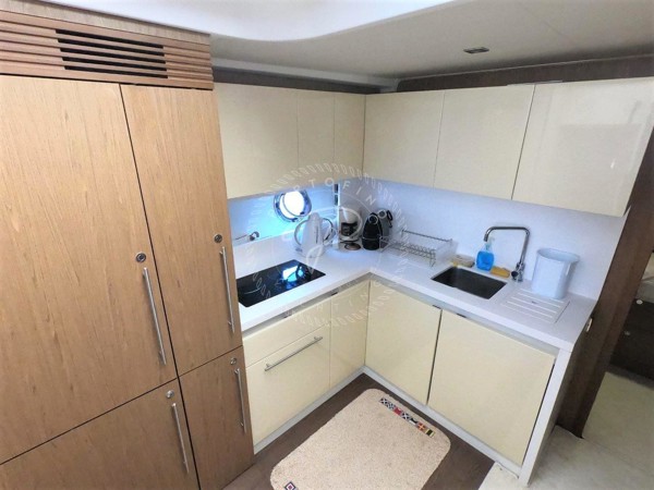 2013 BENETEAU GT 49 FLYER