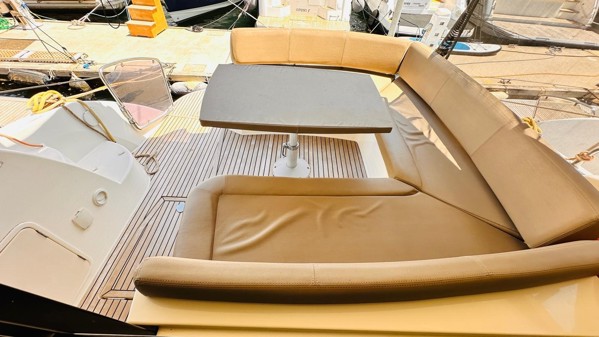 2011 PRESTIGE 440 S 