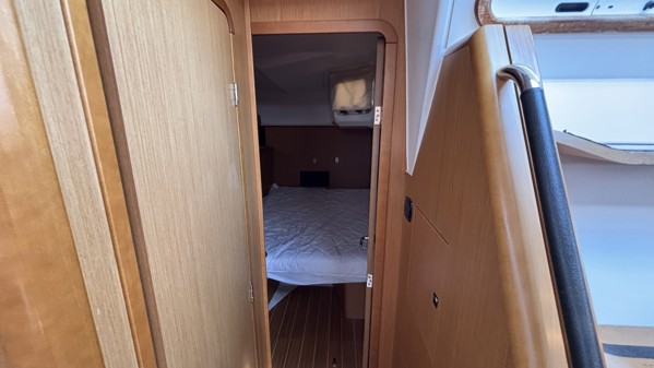 2011 JEANNEAU 53
