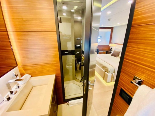 2015 MANGUSTA 132