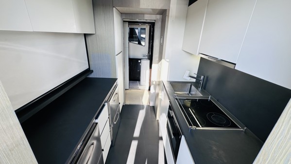 2018 AZIMUT 80