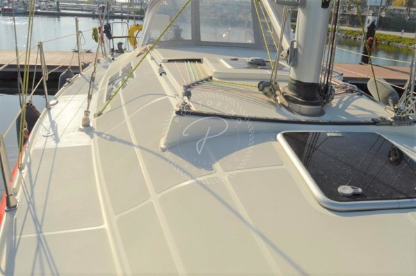 2011 AZUREE 40