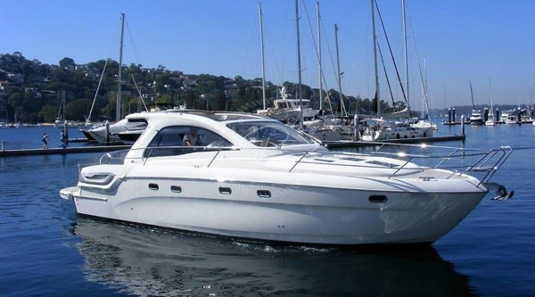 2011 BAVARIA 43 HT