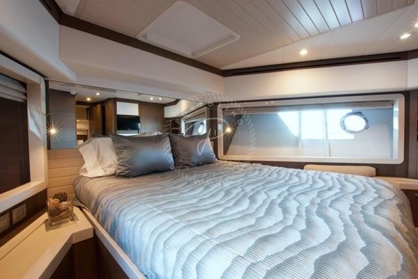 2014 FERRETTI 870 FLY