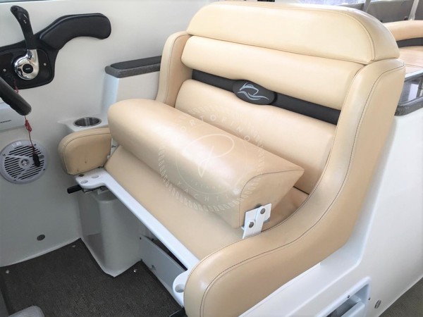 2011 RINKER 280 EC