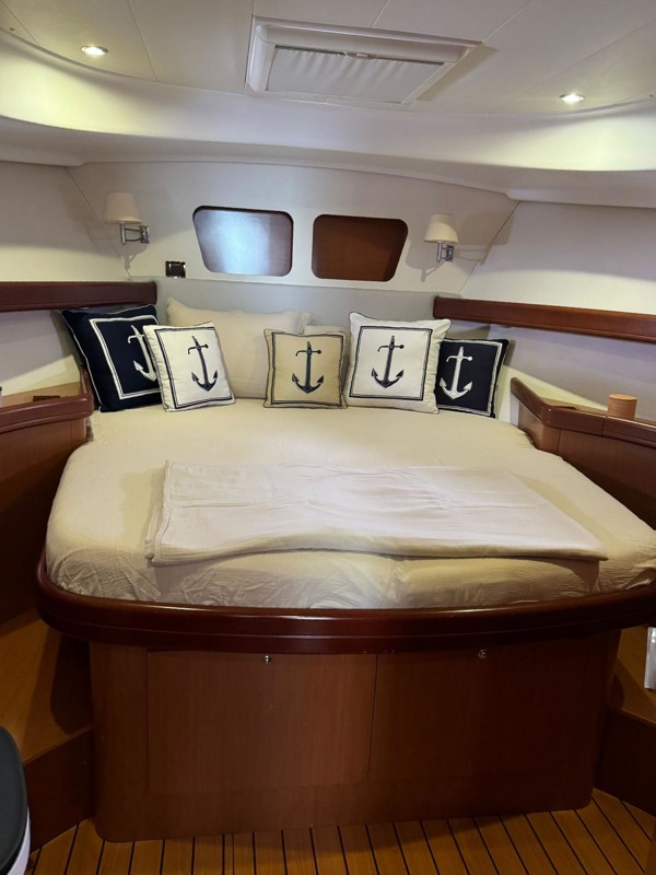 2010 BENETEAU SWIFT TRAWLER 42