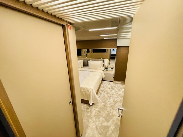 2021 FERRETTI YACHTS 920