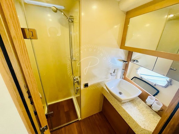 2009 FAIRLINE PHANTOM 48