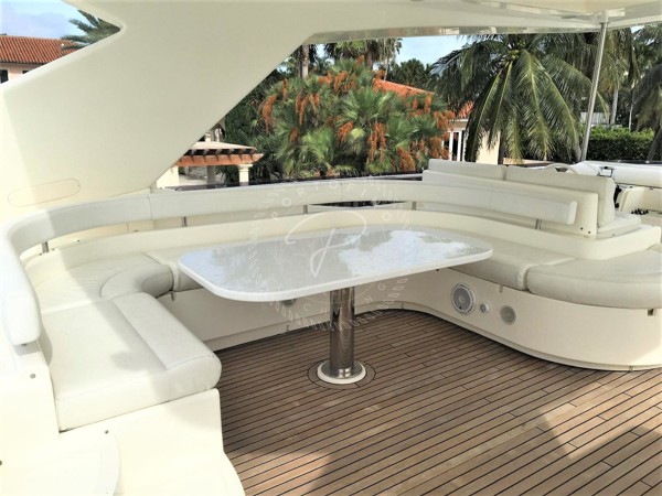2009 FERRETTI YACHTS 830