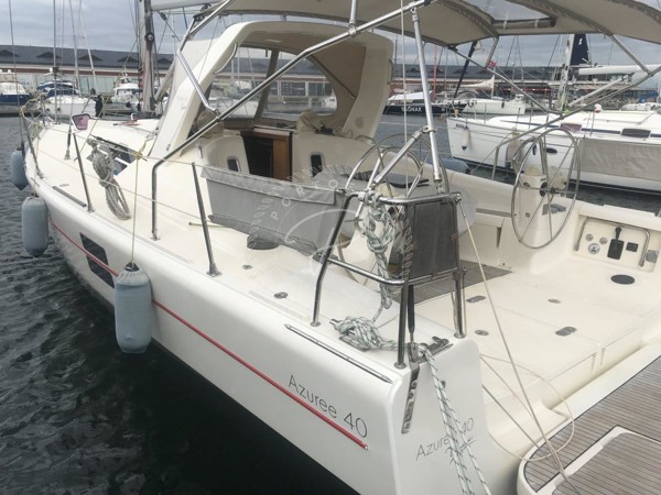 2012 AZUREE 40 VOYAGE