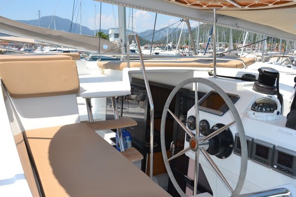 2013 FOUNTAINE PAJOT HELIA 44