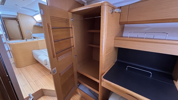 2011 JEANNEAU 53