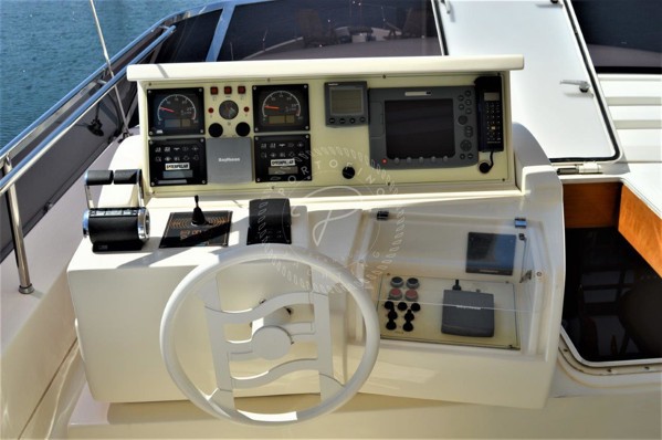 2001 FERRETTI YACHTS 80