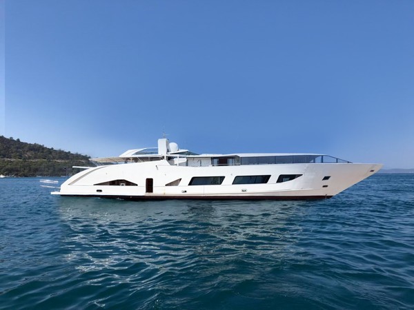 2007/2022 CUSTOM STEEL SUPERYACHT 42M