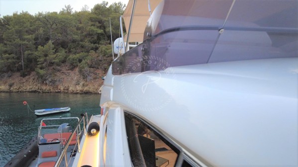 2003 FERRETTI YACHTS 590