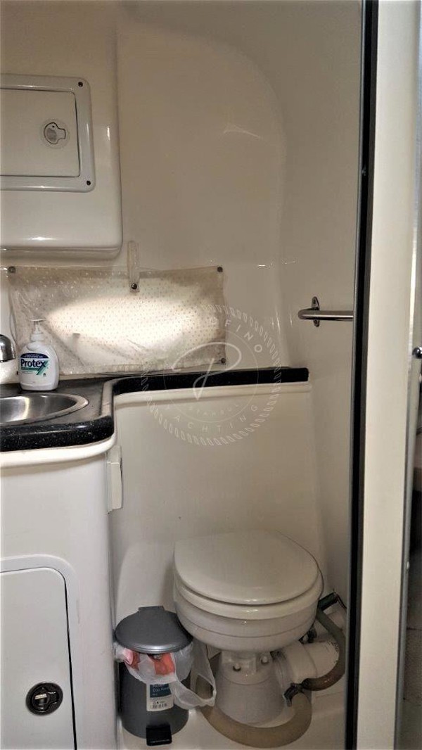 2011 RINKER 280 EC