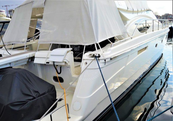 2006 FERRETTI 550 FLY