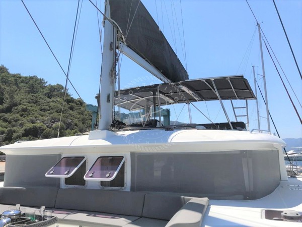 2011 LAGOON 450 F