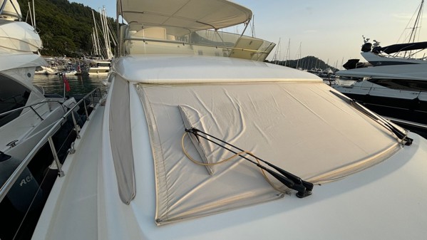 2004 FERRETTI YACHTS 590