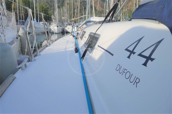 2005 DUFOUR 44