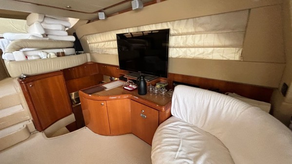 2004 FERRETTI YACHTS 590