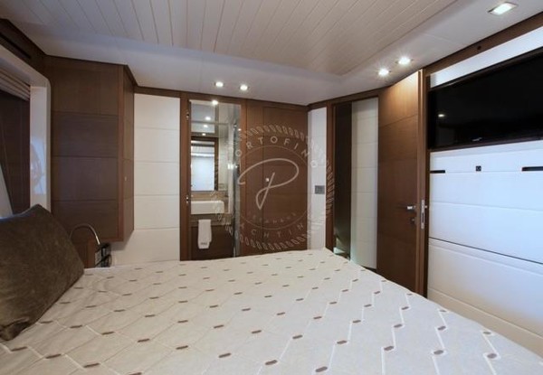 2014 FERRETTI 870 FLY