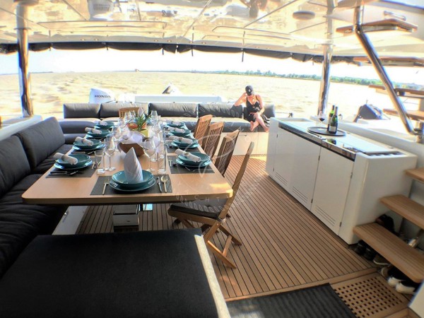 2012 LAGOON 620