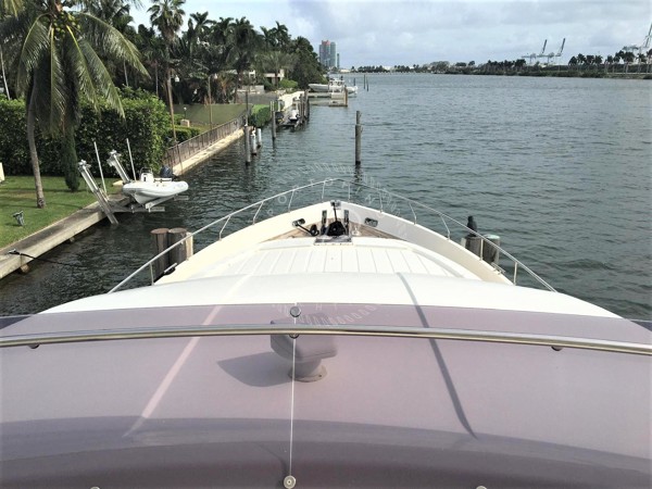 2009 FERRETTI YACHTS 830