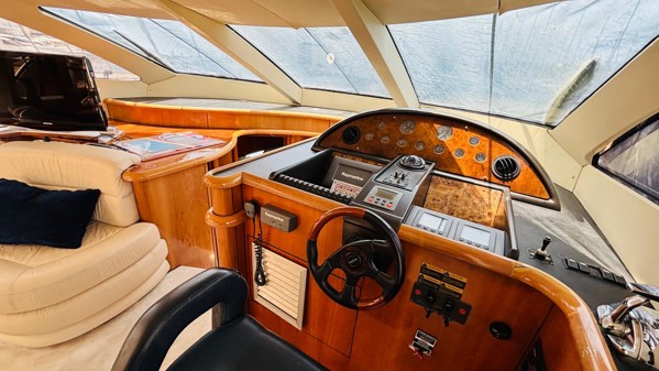 2000 SUNSEEKER MANHATTAN 64