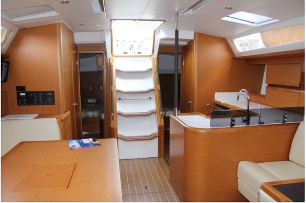 2011 JEANNEAU 53