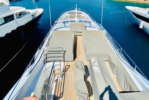 2015 MANGUSTA 132