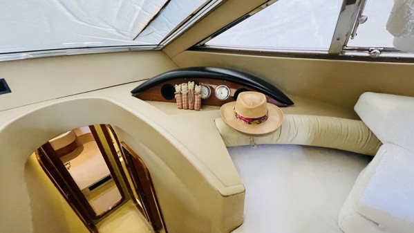 2004 FERRETTI YACHTS 590