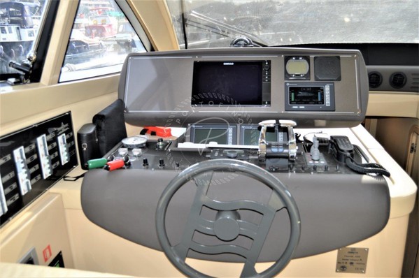 2006 FERRETTI 550 FLY