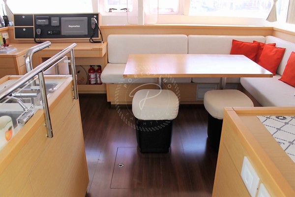 2011 LAGOON 450 F