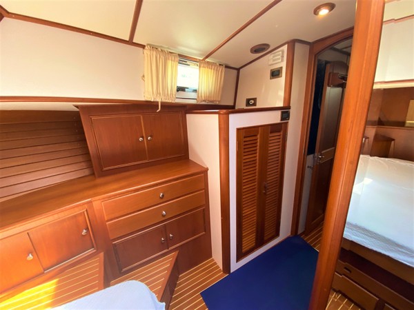 2004 GRAND BANKS EASTBAY 54 SX
