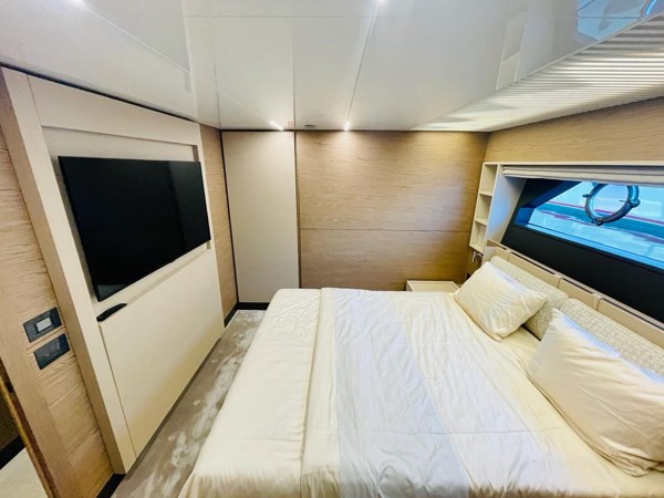 2021 FERRETTI YACHTS 920