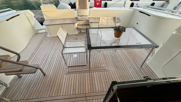 2004 FERRETTI YACHTS 590