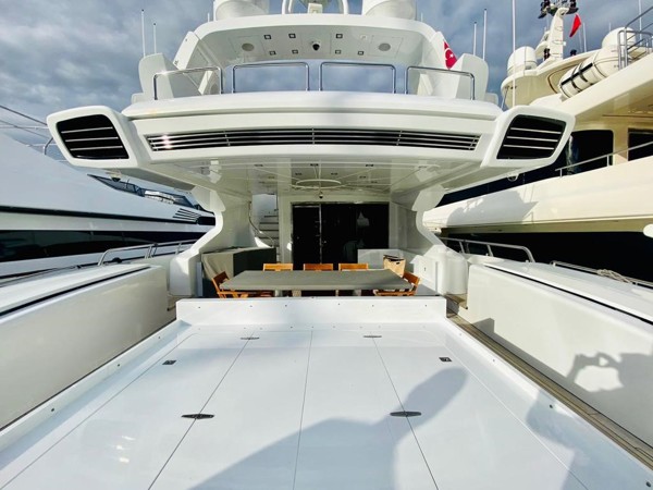 2015 MANGUSTA 132