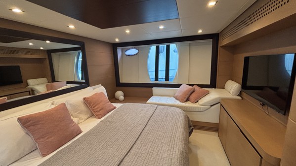 2012 PERSHING 72