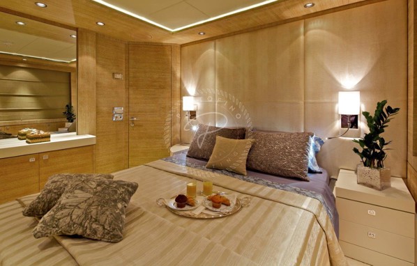 2011/2017 GOLDEN YACHTS CUSTOM 40M