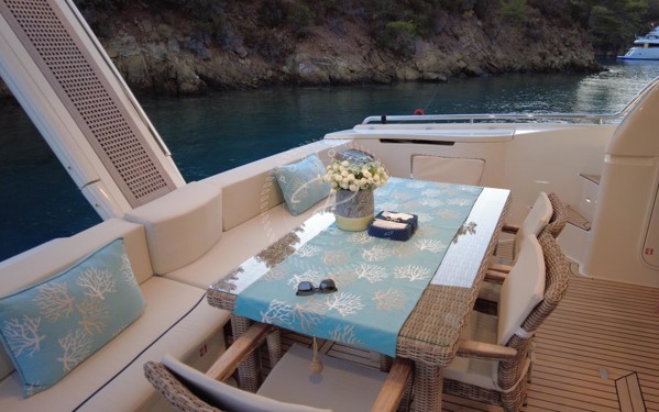 2003 FERRETTI YACHTS 590