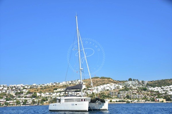 2011 LAGOON 450 F
