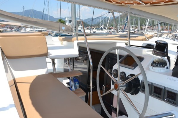 2013 FOUNTAINE PAJOT HELIA 44