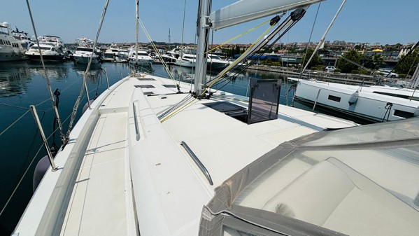 2024 BENETEAU OCEANIS 54