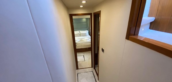 2012 SUNSEEKER MANHATTAN 63
