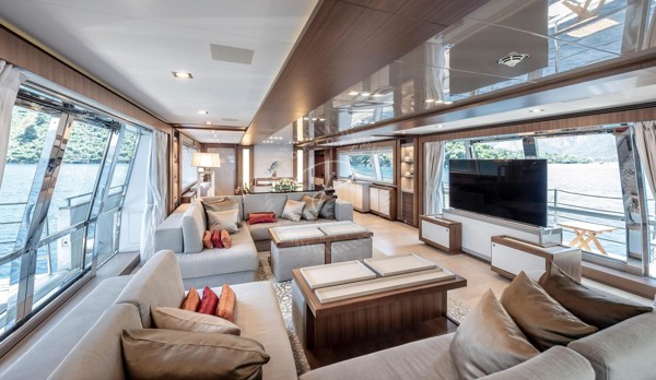 2013 FERRETTI CUSTOMLINE 124