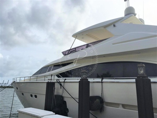 2009 FERRETTI YACHTS 830