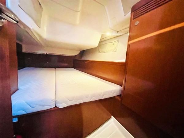 2010 BENETEAU OCEANIS 40 